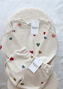 Dzianinowa bluza w serca
